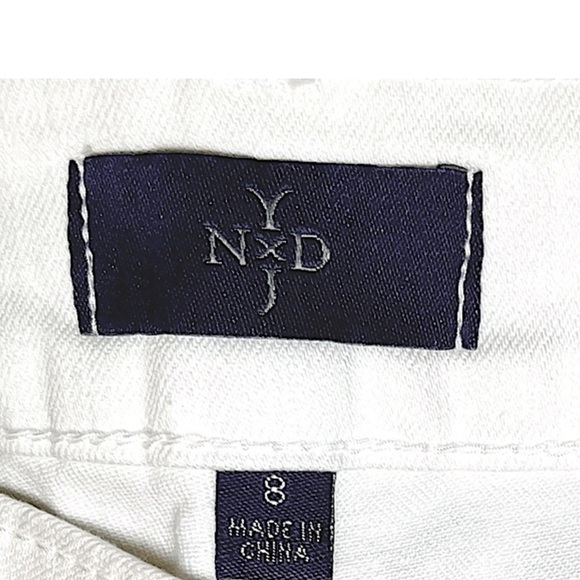 NWT NYDJ White Crop Capri Midrise Jeans Crystal Buttons Lift Tuck Size 8 or 10 - Picture 8 of 9